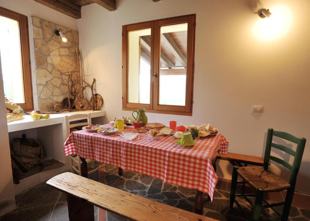 Lierus B&B Gonnosfanàdiga Extérieur photo